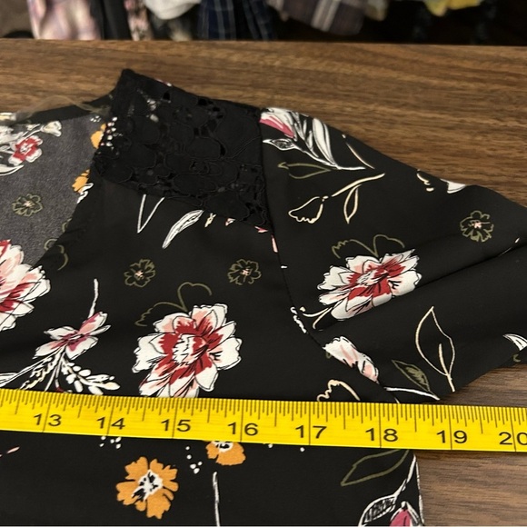 NWT Warehouse one Floral V-Neck Blouse - Black and Multicolor XS - Picture 8 of 11